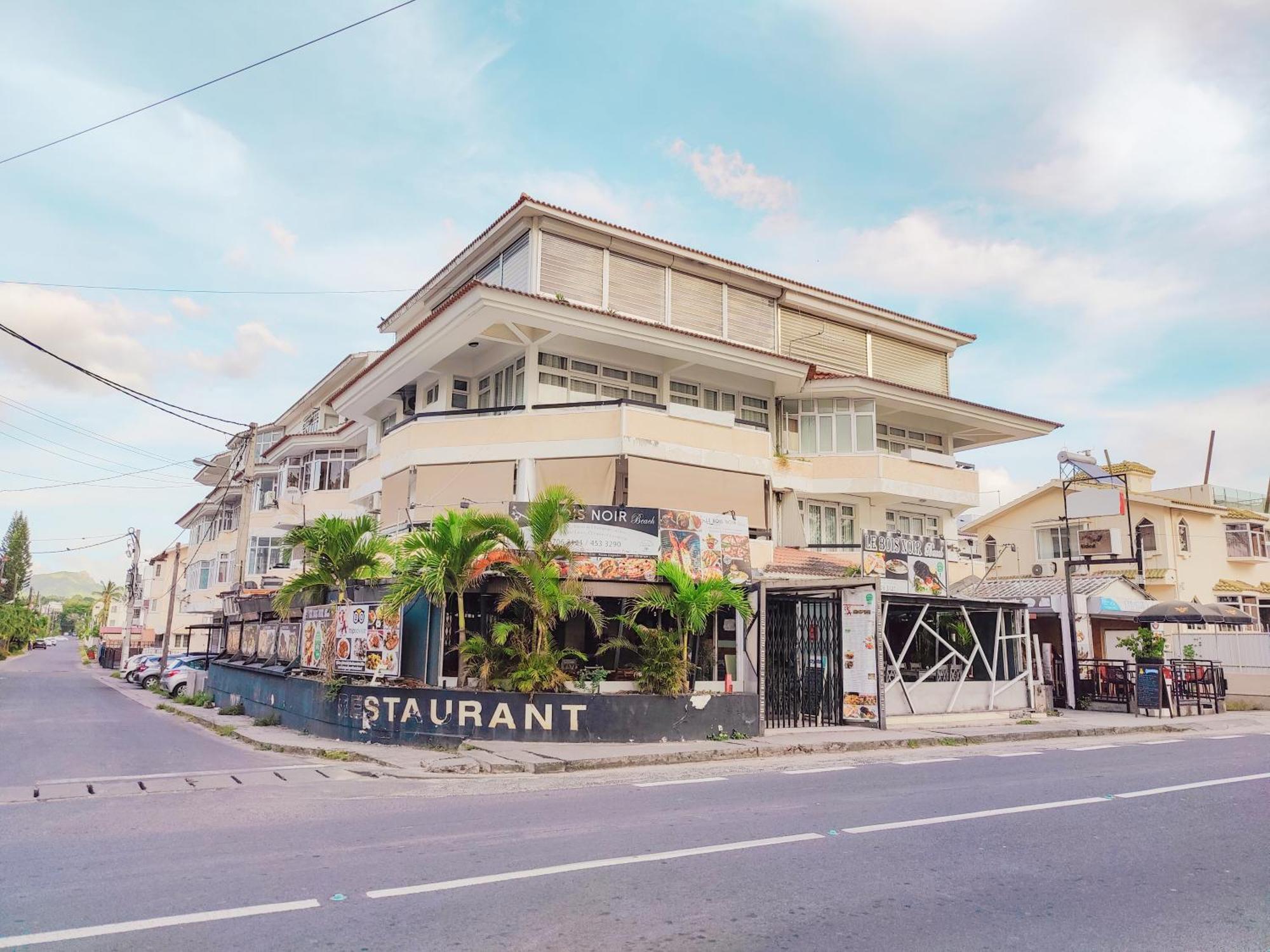 Fibonacci Beachfront Apartment Flic en Flac Ngoại thất bức ảnh